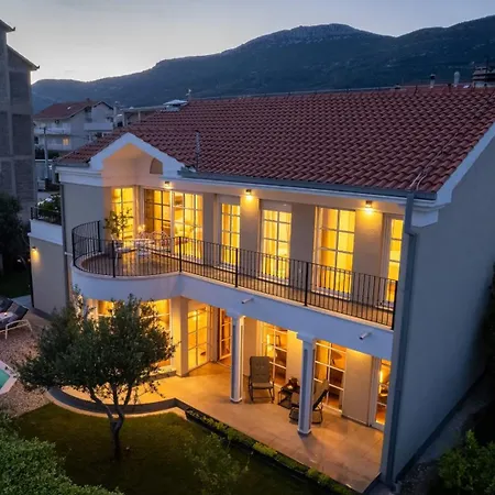 Villa Castella Aurea Kastela